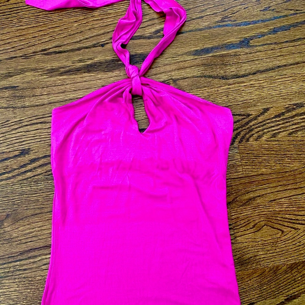 Women’s size 1 halter top with keyhole cutout and built-in bra. Soft & stretchy! - Picture 3 of 3